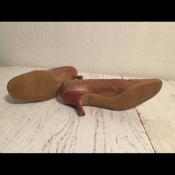 Stuart Weitzman Heels - Sz 7N - Picture 8 of 8